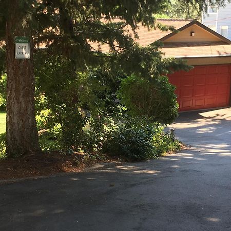 Lakeview Gardens B&B Peachland Exteriör bild