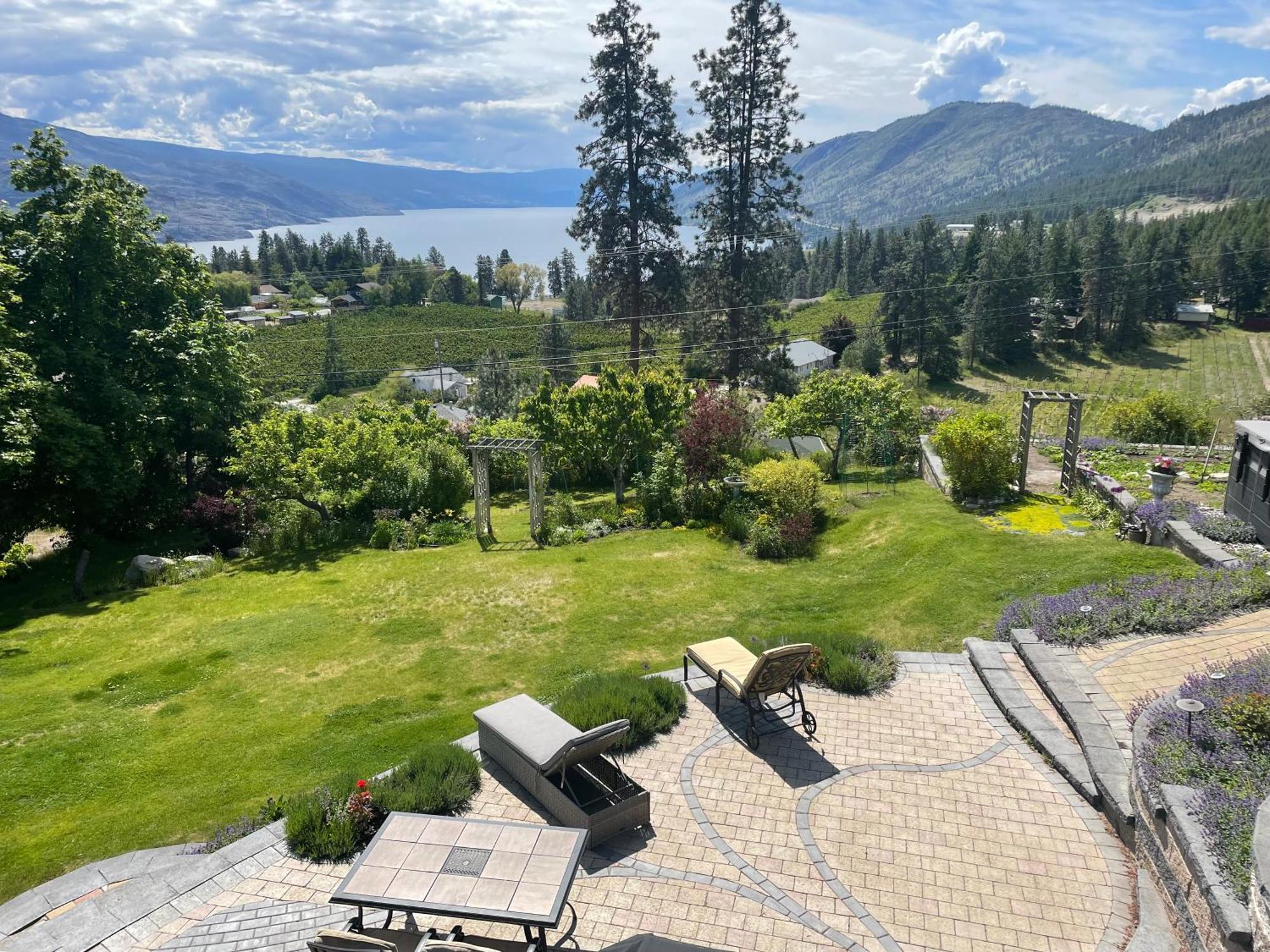 Lakeview Gardens B&B Peachland Exteriör bild
